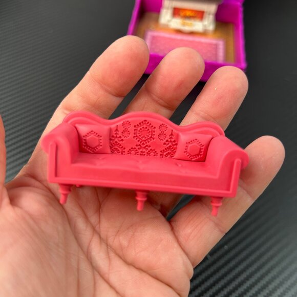 Disney Frozen Mini Playset With Anna Figure & Furniture Case with Handle - Picture 5 of 14